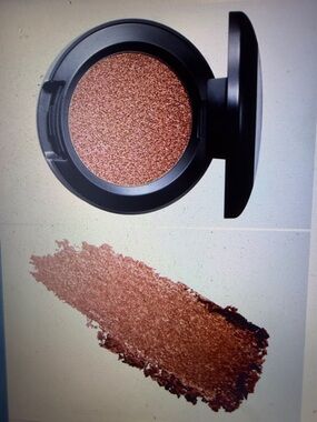 MAC METALLIC Eye Shadow : Coppering Radiant Copper Pressed Eyeshadow